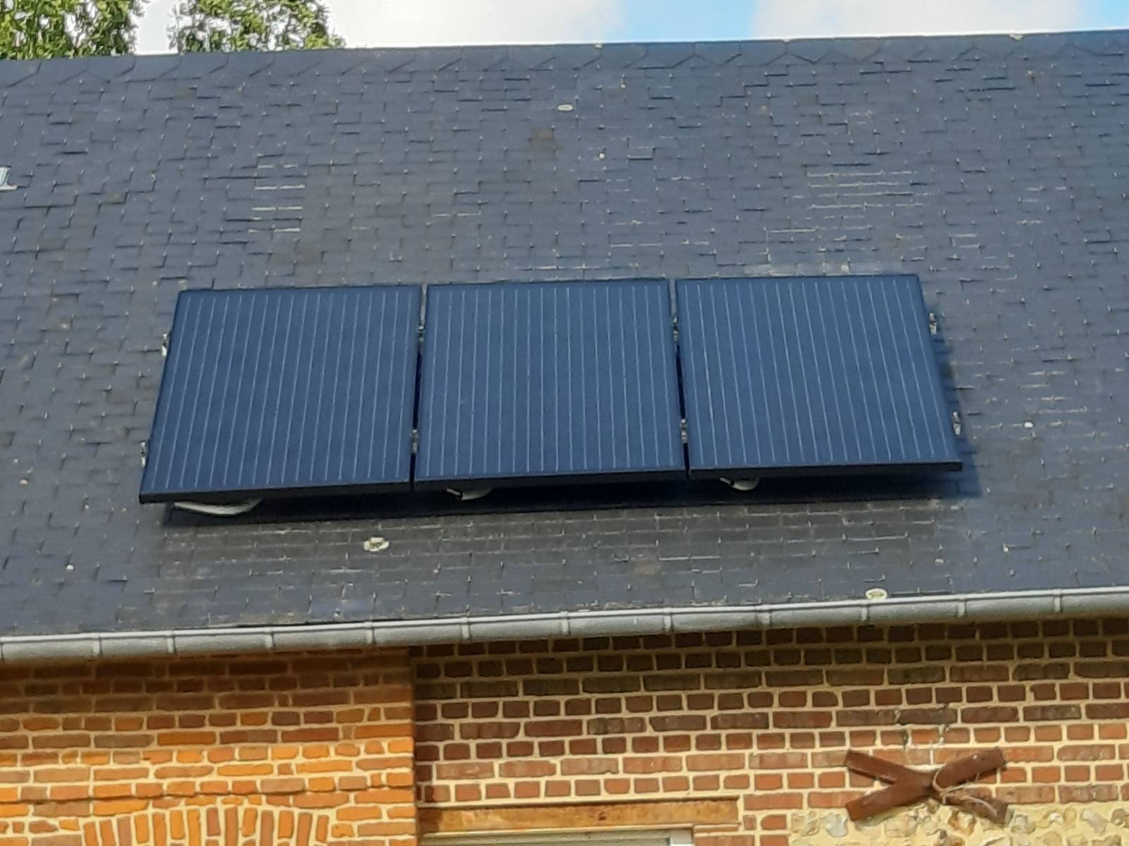 Chaudière à granulés à condensation avec panneaux solaires hybrides (photovoltaïque et thermique) à Criquetot l'Esneval 76