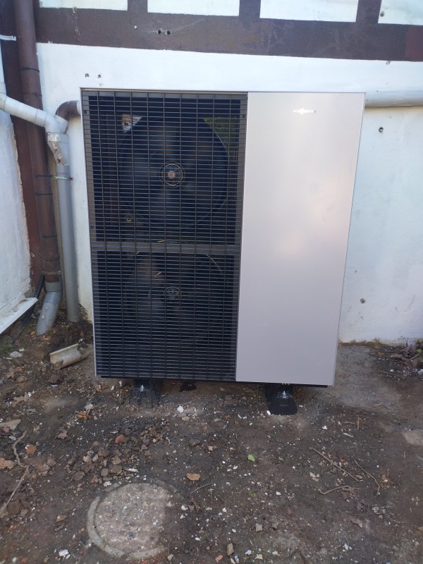 Artisan chauffagiste secteur Saint Romain de Colbosc : Remplacement d'une chaudière fioul par une PAC air eau Viessmann Vitocal 150